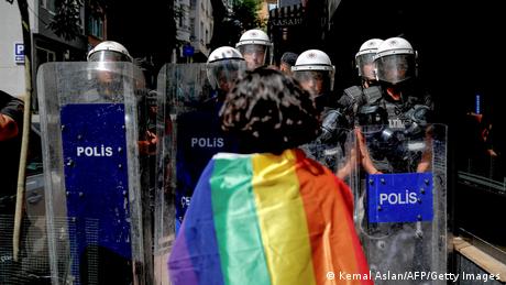 Kritik an LGBTQ-Razzien in der Türkei wächst