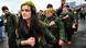 Νεαρές και νεαροί Κούρδοι με στολές του PKK Νεαρές και νεαροί Κούρδοι με στολές του PKK
