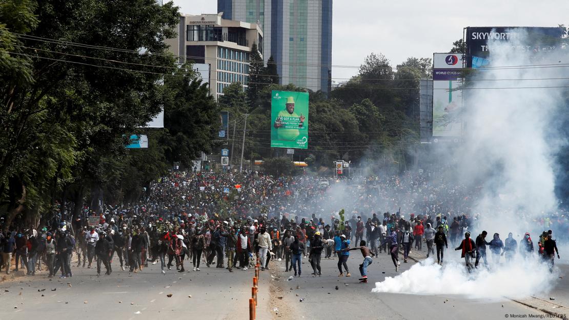 Milhares de pessoas, sobretudo jovens, juntaram-se aos protestos contra o aumento dos impostos no Quénia