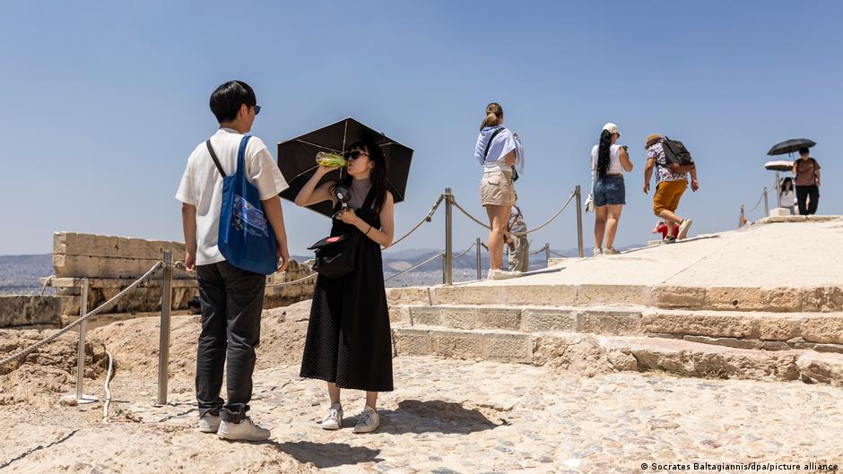 I po najvećim vrućinama turisti hrle na Akropolj