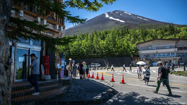 Japan: Deaths on Mount Fuji ahead of climbing season – DW – 06/27/2024