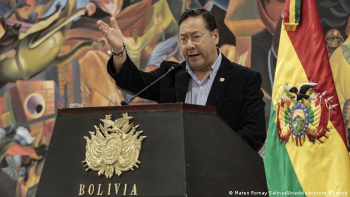 Luis Arce vota e promete "transição democrática" na Bolívia
