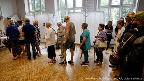 Frankreichs Wähler entscheiden auch über WIrtschaftskurs