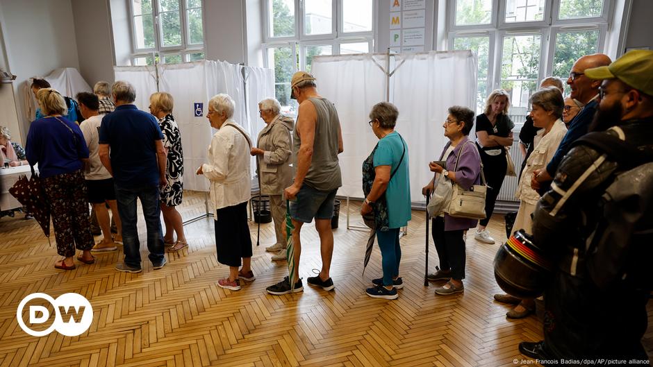 Frankreich: Wähler entscheiden auch über Wirtschaftskurs