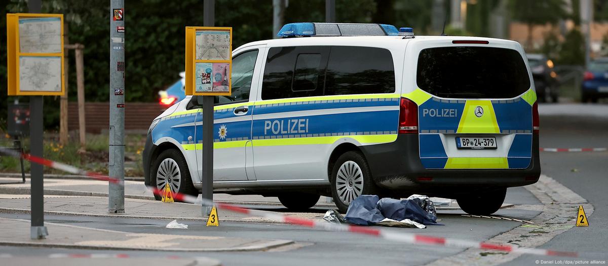 Germany: Knife-wielding man shot dead by police – DW – 07/01/2024