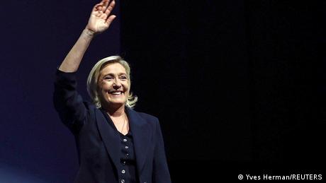 Die Rechtsnationalen um Marine Le Pen haben die erste Runde der vorgezogenen französischen Parlamentswahl deutlich gewonnen.