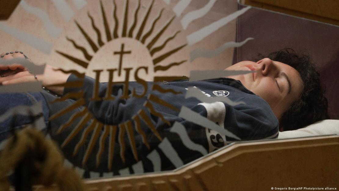 Carlo Acutis en un ataúd, en Asís, Italia. Carlo Acutis en un ataúd, en Asís, Italia.