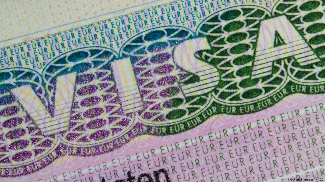 "Visa"-Schriftzug auf Schengen-Visum "Visa"-Schriftzug auf Schengen-Visum