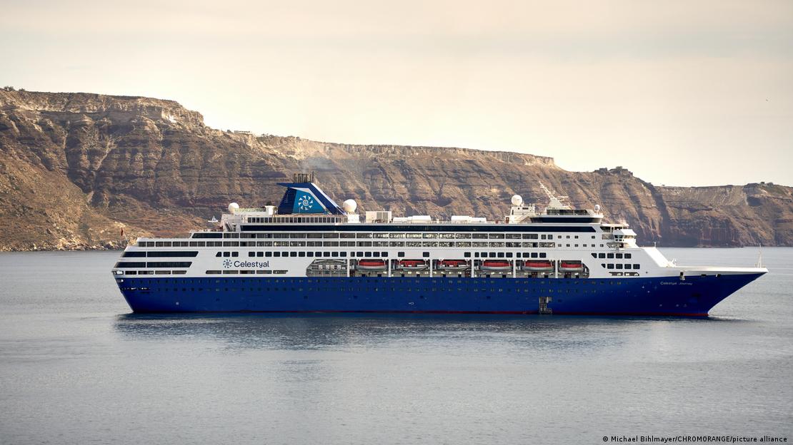 Santorini Adası açıklarında "Celestyal" kruvaziyeri