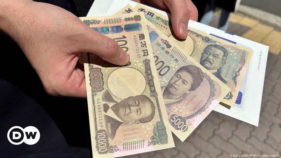 Japan issues first new banknotes in decades – DW – 07/03/2024