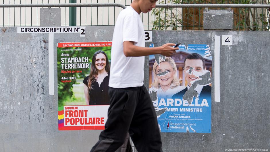 Levo plakat udružene Levice Nardoni front, desno plakakt desnice, Nacionalno okupljanje (RN)