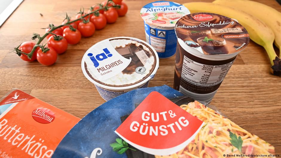 Tania żywność podstawowa. Co na to sklepy?