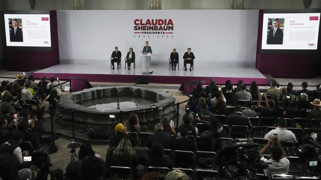 Mexico: presidenta electa Claudia Sheinbaum presenta las últimas cuatro personas que ocupan puestos en su nuevo gabinete. Mexico: presidenta electa Claudia Sheinbaum presenta las últimas cuatro personas que ocupan puestos en su nuevo gabinete.