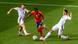 Les joueurs allemands David Raum et Jamal Musiala en maillot blanc en action face à l'Espagnol Jamal Musiala lors des quarts de finale de l'Euro 2024. Les joueurs allemands David Raum et Jamal Musiala en maillot blanc en action face à l'Espagnol Jamal Musiala lors des quarts de finale de l'Euro 2024.