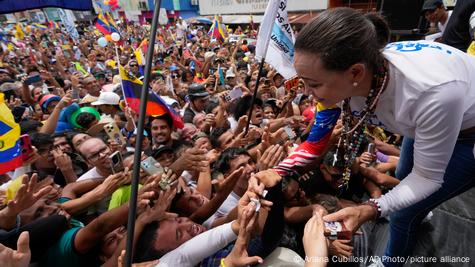 Miles claman un "cambio" desde tierra natal de Hugo Chávez – DW – 07/07/2024