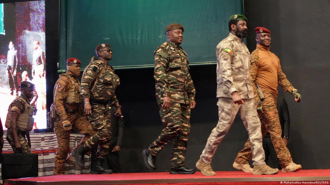 Assimi Goita, Ibrahim Traoré  et Abdourahamane Tiani le 6 juillet 2024 à Niamey