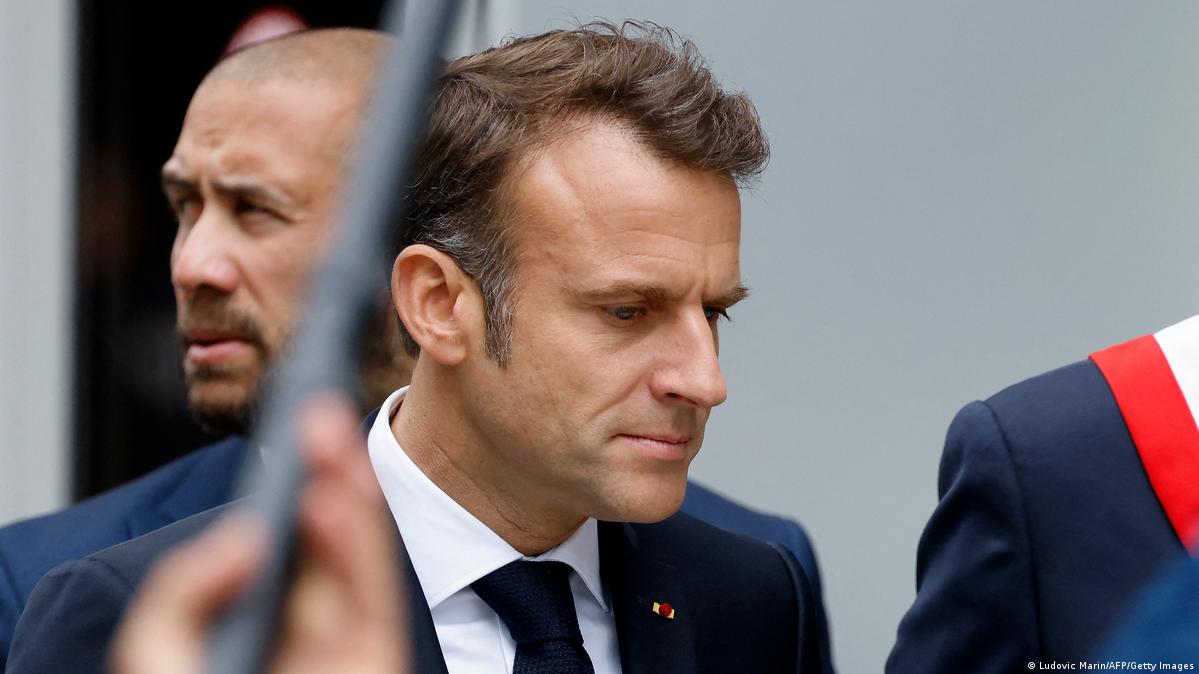 Francia: Macron llama a diálogo para formar "mayoría sólida" – DW –  10/07/2024