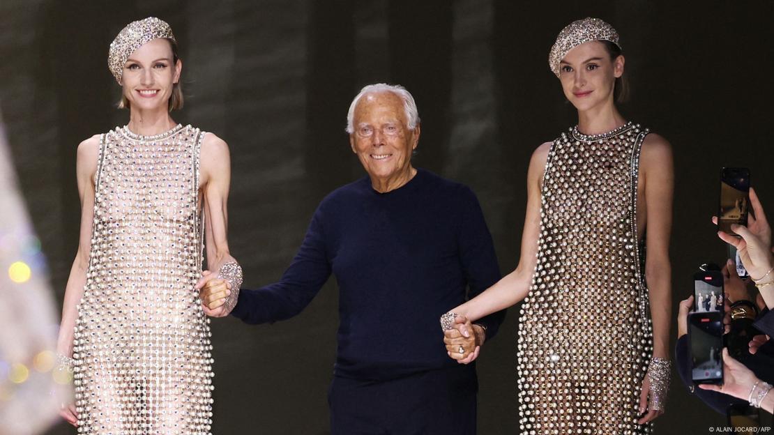 Giorgio Armani durante un desfile de alta costura en París. Giorgio Armani durante un desfile de alta costura en París.