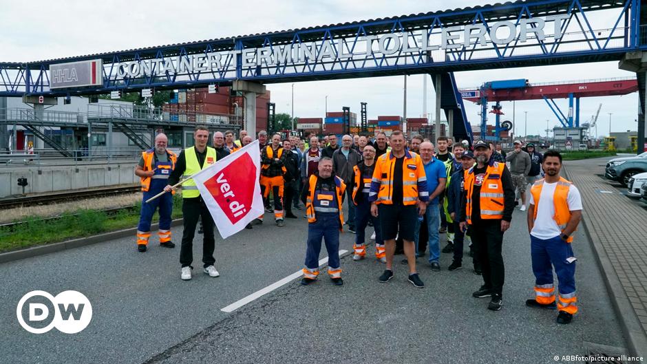 Hamburg dock workers on “warning strike” due to wage cuts – DW – 09.07.2024