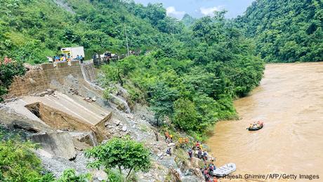 Tödliche Schlammlawinen in Nepal und der Slowakei