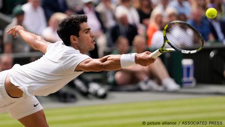 Carlos Alcaraz schlägt Novak Djokovic im Wimbledon-Finale