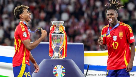 EM 2024: Lamine Yamal und Nico Williams glänzen für Spanien