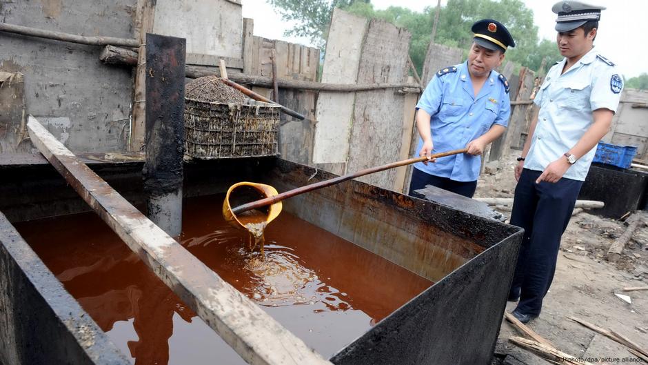 Vlasti su zatvorile ilegalnu radionicu u Pekingu za distribuciju već korišćenog ulja