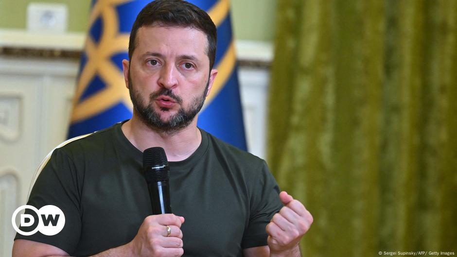 Zelensky: Ukraina Perkuat Posisinya di Kursk – DW – 17/08/2024