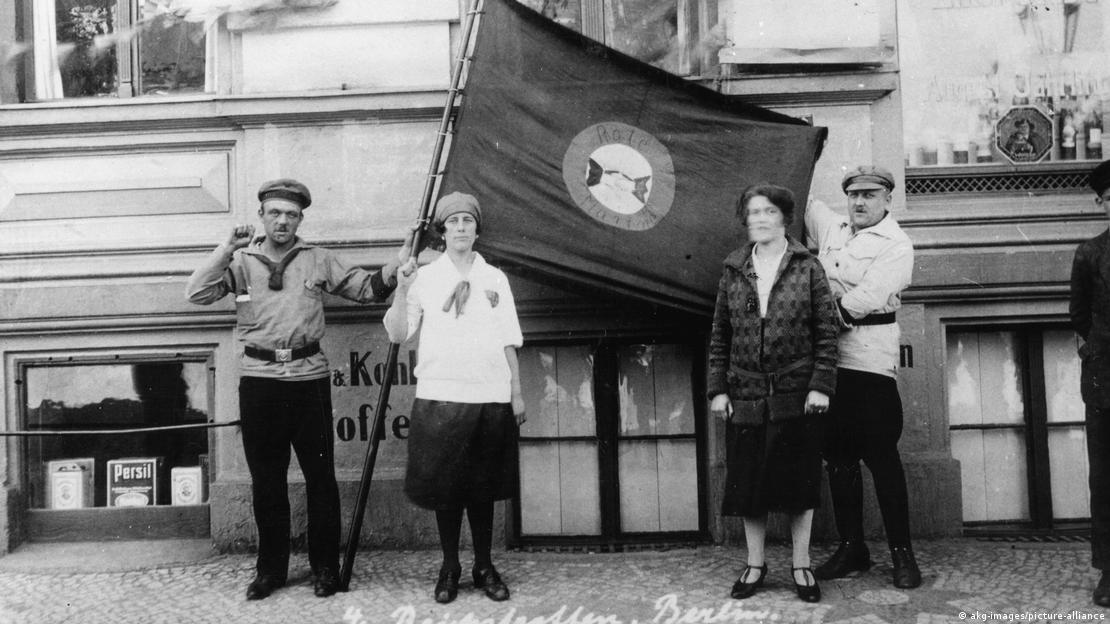 Almanya'nın başkenti Berlin'de 1928 yılında Antifa'ya dahil Kızıl Cephe aktivistleri.