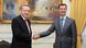 Der türkische Präsident Recep Tayyip Erdogan (l) und Syriens Diktator Baschar al-Assad (r) schütteln Hände Der türkische Präsident Recep Tayyip Erdogan (l) und Syriens Diktator Baschar al-Assad (r) schütteln Hände