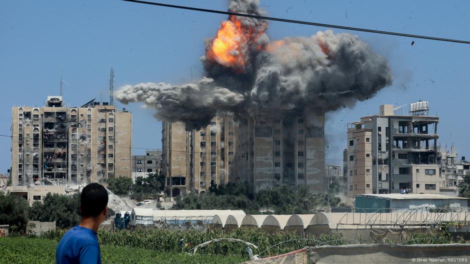 Izraelski napad na stambenu zgradu u Nuserijatu - centralni pojas Gaze