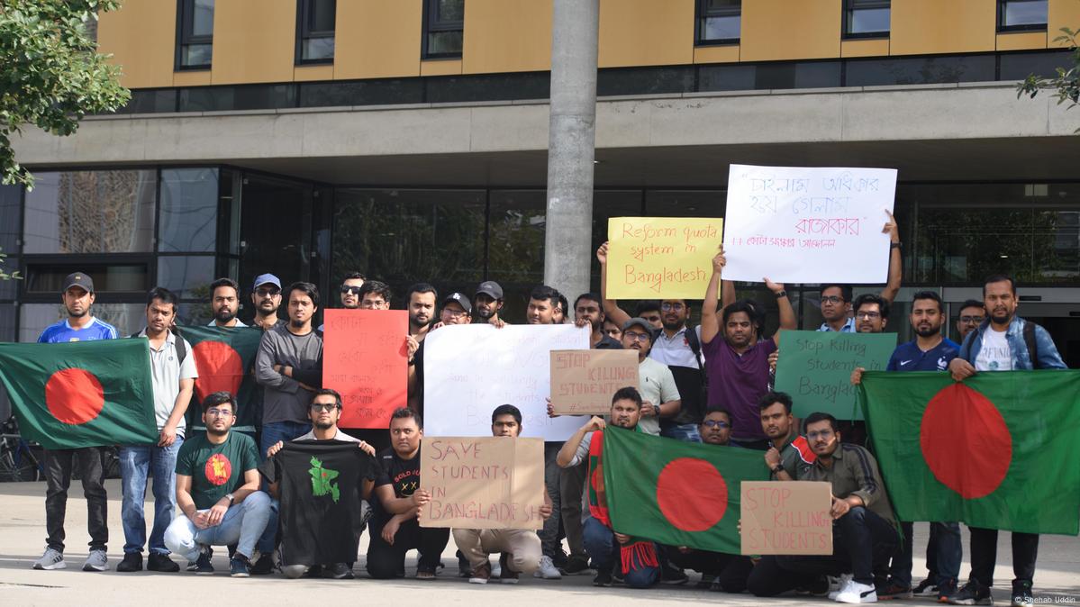 বাংলাদেশে কোটা সংস্কারের দাবিতে আন্দোলনরত শিক্ষার্থীদের প্রতি সংহতি জানানোর পাশাপাশি সহিংসতার প্রতিবাদে ইউরোপের বিভিন্ন শহরে বিক্ষোভ ও মানববন্ধন কর্মসূচি পালন করেছেন প্রবাসীরা৷ 