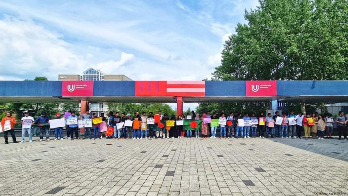 বাংলাদেশে কোটা সংস্কারের দাবিতে আন্দোলনরত শিক্ষার্থীদের প্রতি সংহতি জানানোর পাশাপাশি সহিংসতার প্রতিবাদে ইউরোপের বিভিন্ন শহরে বিক্ষোভ ও মানববন্ধন কর্মসূচি পালন করেছেন প্রবাসীরা৷ 