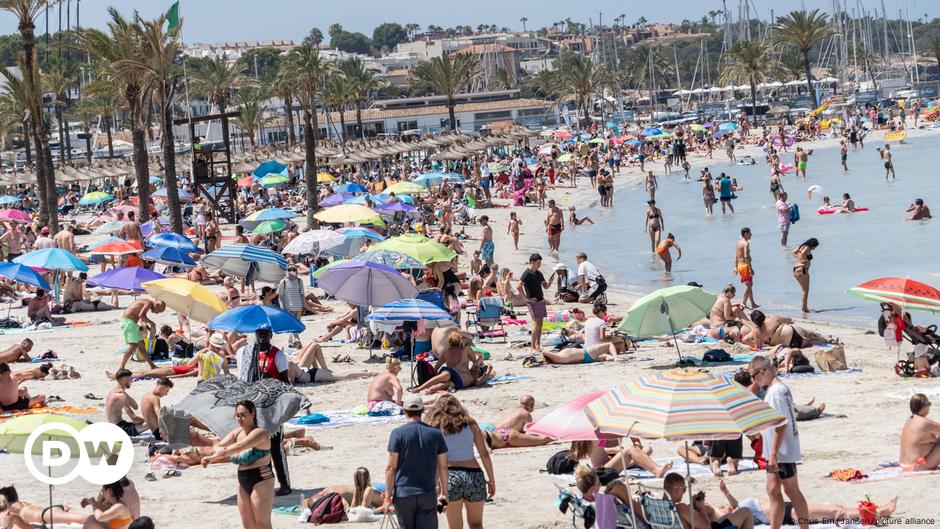 Barcelona aumenta la tasa turística mientras Mallorca busca limitar el número de visitantes – DW – 21/07/2024