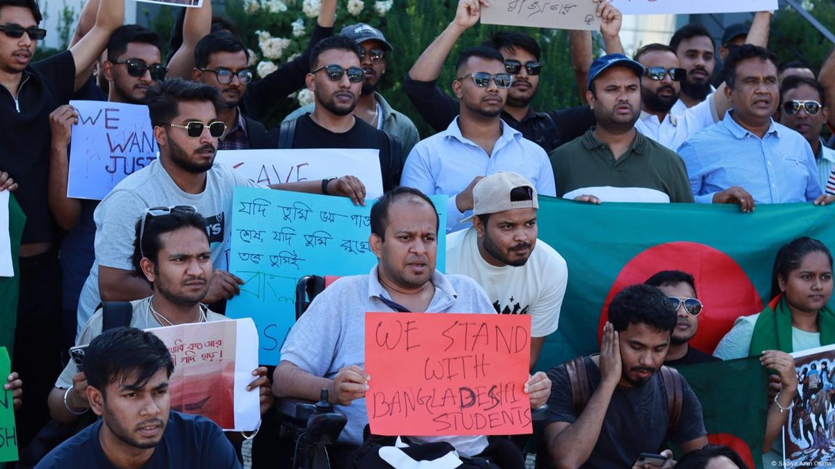 বাংলাদেশে কোটা সংস্কারের দাবিতে আন্দোলনরত শিক্ষার্থীদের প্রতি সংহতি জানানোর পাশাপাশি সহিংসতার প্রতিবাদে ইউরোপের বিভিন্ন শহরে বিক্ষোভ ও মানববন্ধন কর্মসূচি পালন করেছেন প্রবাসীরা৷ 