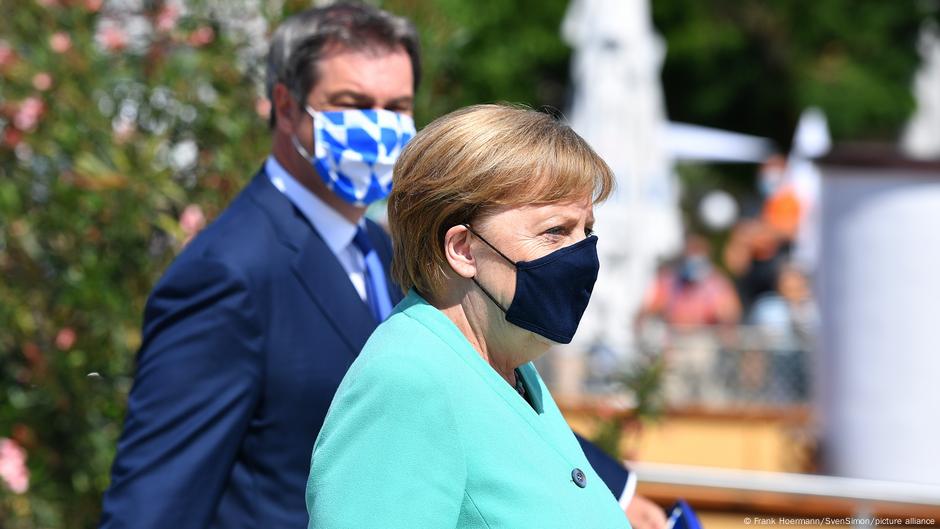 Juli 2020. Markus Zeder i Angela Merkel (i oni su nosili maske od tekstila)