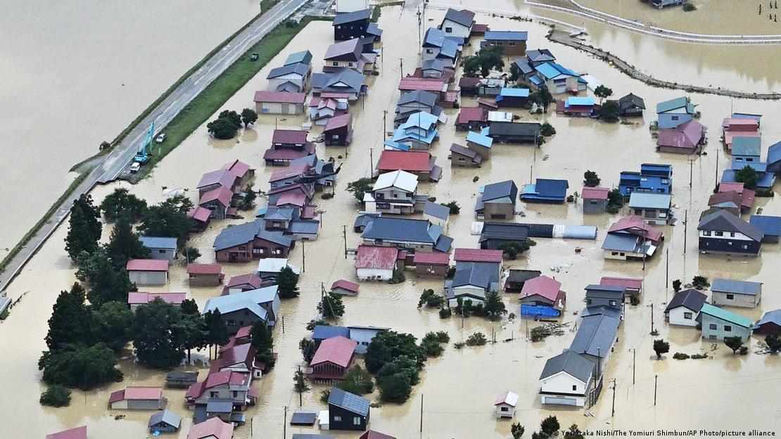 Japan's exceptional rainfall prompts evacuation orders – DW – 07