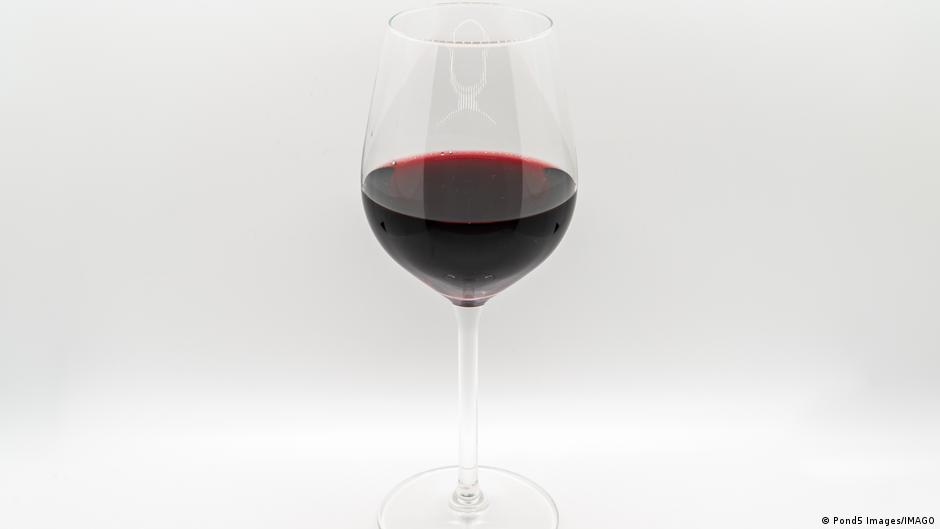 Women get drunk faster than men due to biology not tolerance  DW  12/22/2025