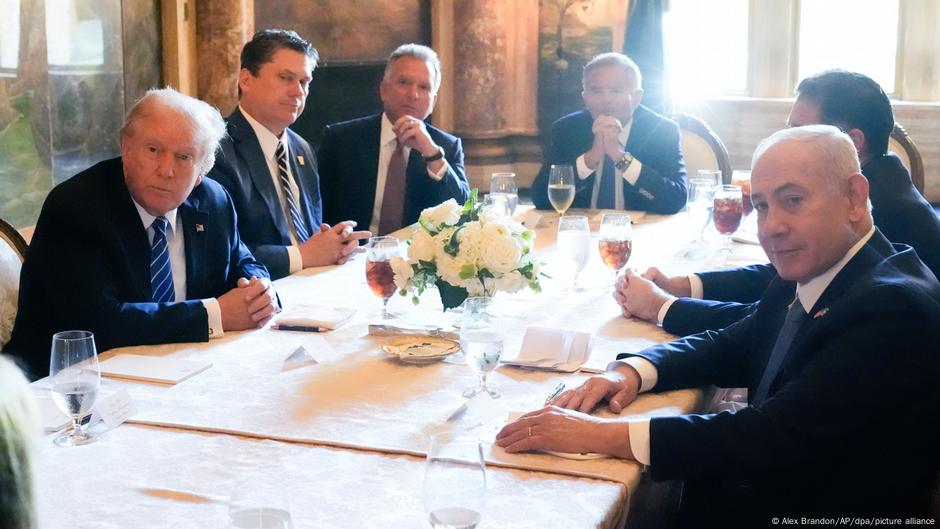 Tramp i Netanjahu sa saradnicima