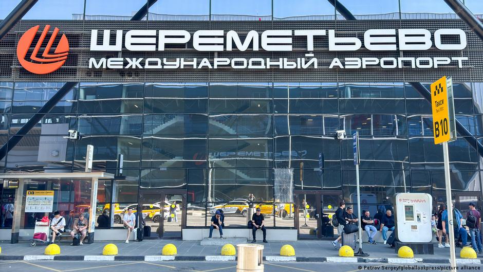 "Верстка": Власти РФ усилят контроль за поездками россиян за границу