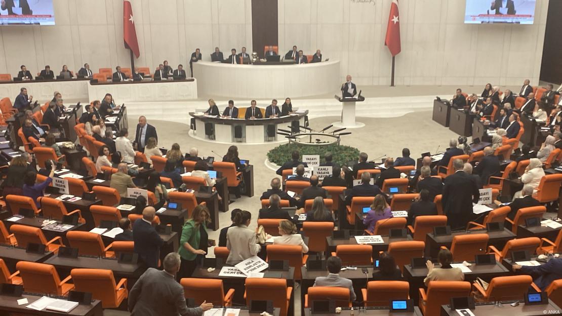 TBMM Genel Kurul salonunun geniş açı bir görüntüsü 