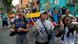 Personas protestan con cazuelas y sartenes en una calle en Caracas el día después de las elecciones. Personas protestan con cazuelas y sartenes en una calle en Caracas el día después de las elecciones.