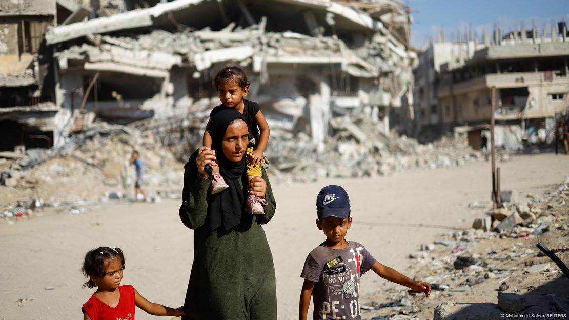 Familias palestinas regresaron a los barrios orientales de Jan Yunis, tras la retirada israelí a fines de julio pasado. (Foto de archivo: 30.07.2024) 