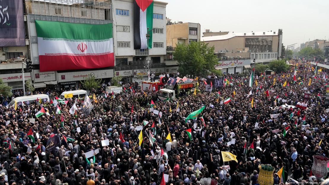 Milhares protestam no Irã devido à morte do líder do Hamas, Ismail Haniyeh, possivelmente numa ação de Israel.