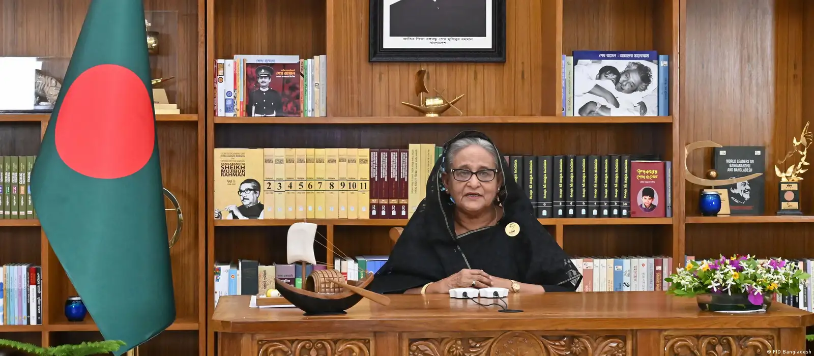 Qul oz xojayinlariga onlayn porno yoqadi Seksi xotini porno