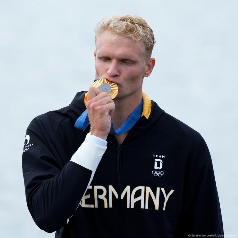 Olympics: Germany's Oliver Zeidler wins gold in rowing - DW ...