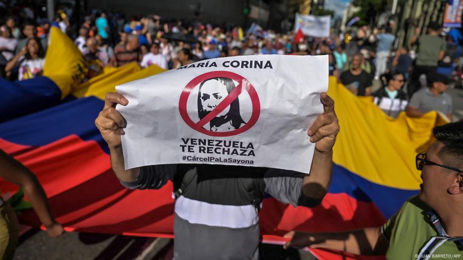 Pristalice Madura na protestima protiv opozicije: 