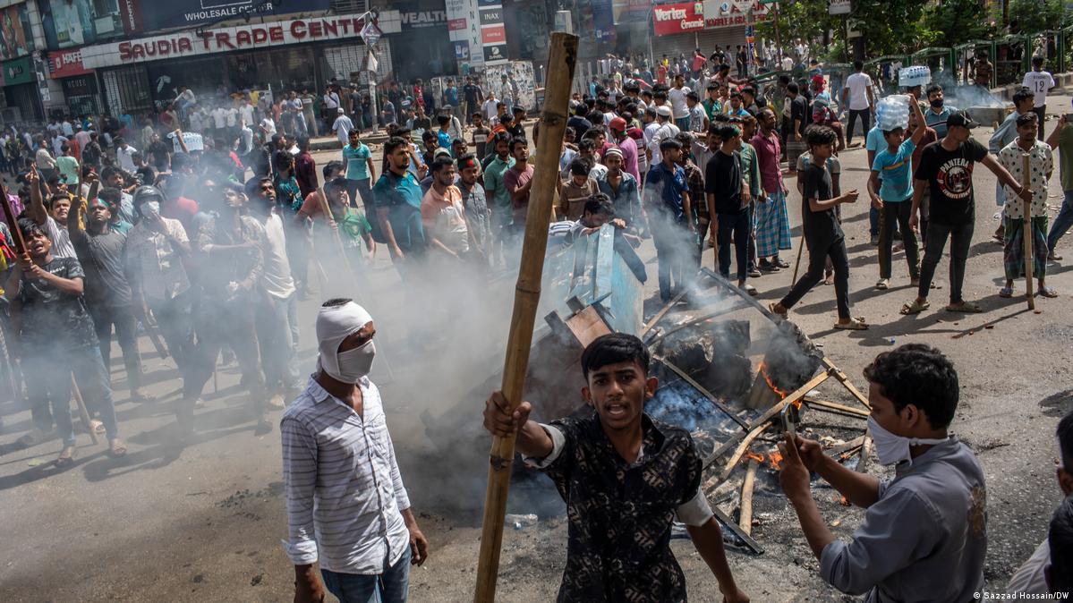 ঢাকার রাস্তায় বিক্ষোভ