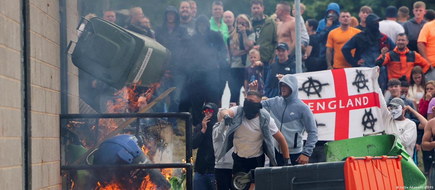 从骚乱到”和平之夜“——英国暴力杀人事件后发生了什么？