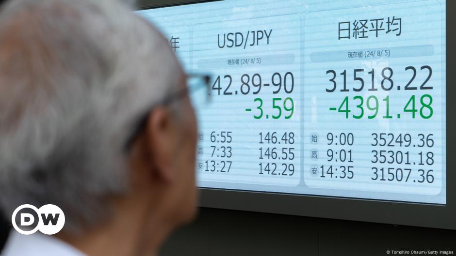 Indeks Nikkei jatuh ke rekor terendah – DW – 5 Agustus 2024